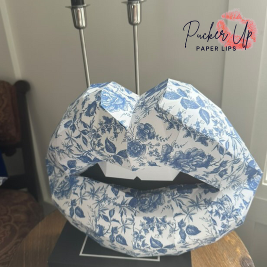 Blue Vintage Pattern Sitting Paper Lip