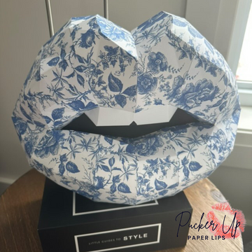 Blue Vintage Pattern Sitting Paper Lip